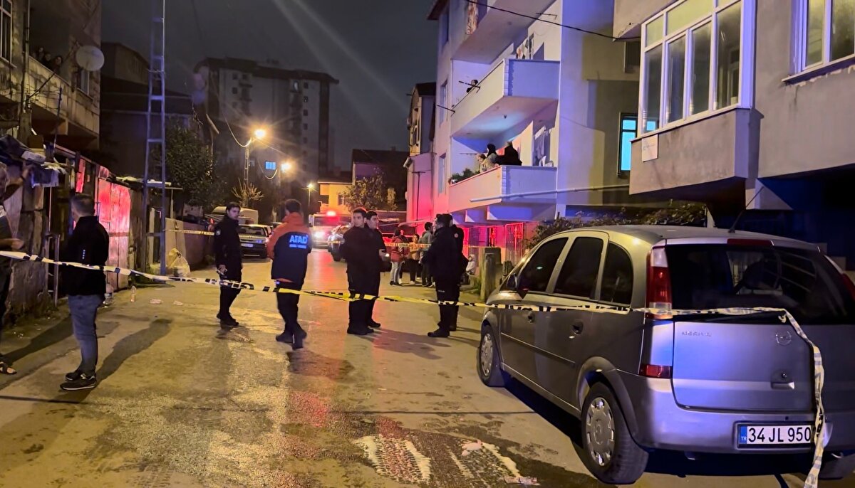 “Çocuklarımı kurtarın” feryadı<br><br>Yangın sırasında evde bulunmayan anne Selvi Sepetçi’nin, kızını tedavi için hastaneye götürdüğü öğrenildi. Yangını haber alınca komşularını arayarak “Ne olur çocuklarımı kurtarın” dediği aktarıldı. Anne ifadesinin ardından serbest bırakıldı.<br><br>Baba ise olay anında evde değildi. DHA’nın aktardığı bilgilere göre babanın 41 suç kaydı bulunduğu ve arandığı için dün sabah gözaltına alındığı ortaya çıktı. Annenin de 10’dan fazla suç kaydı olduğu belirlendi.