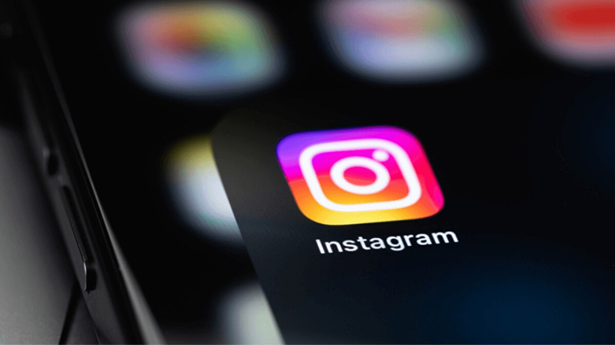 Instagram, Algoritmasını Sil Baştan Değiştiriyor<br>Instagram, kullanıcı deneyimini daha da özelleştirmek amacıyla algoritmasında büyük bir değişikliğe gidiyor.