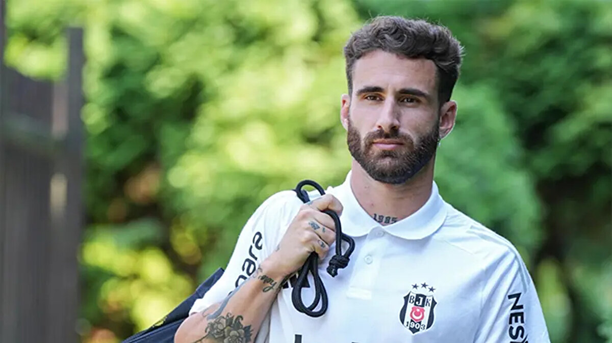 Beşiktaş'ta sular duruluyor. Kasım ayındaki milli aranın ardından takımdan ayrılmak istediğini yönetime ileten ve bir süre antrenmanlara çıkmayı reddeden Rafa Silva krizinde sürpriz bir gelişme yaşandı. Portekizli yıldız inadından vazgeçerek takımla çalışmalara başladı.