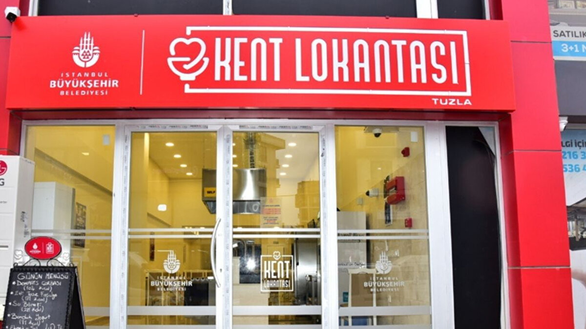 İBB Meclisi'nin Saraçhane'deki binasında gerçekleşen toplantıda, İBB'nin hizmet kalemlerine yapılacak zamlar masaya yatırıldı.