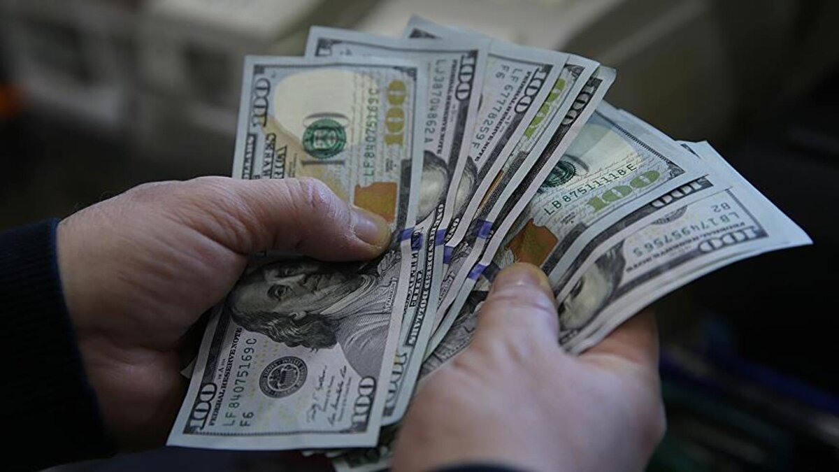 Döviz Kurları Neden Takip Ediliyor?<br><br>Döviz fiyatları (Dolar ve Euro), yalnızca döviz bürosuna gidenleri değil; altından akaryakıta, teknolojik ürünlerden gıda fiyatlarına kadar geniş bir yelpazeyi etkilediği için tüm vatandaşlar tarafından merak ediliyor. 11 Aralık 2025 tarihli bu veriler, serbest piyasadaki anlık değişimleri yansıtmaktadır.