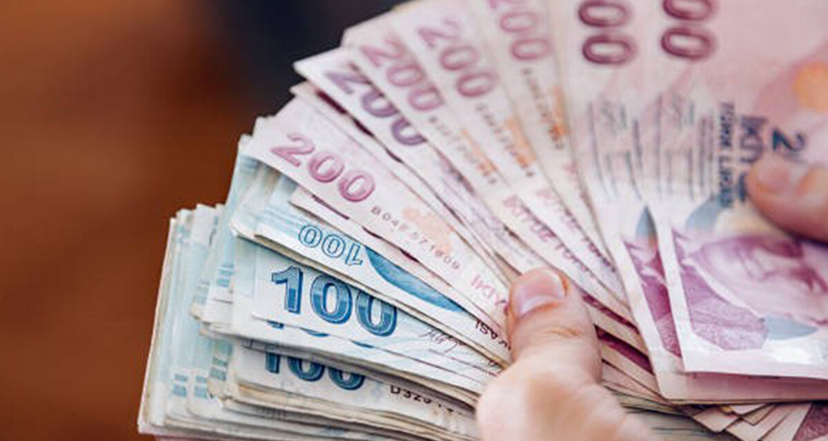 Enflasyon baskısı uyarısı<br><br>Küçük, yüzde 30–40 seviyelerinde bir artış yapılması halinde işverenlerin maliyet yükünün hızla yükselip özel sektörü zorlayabileceğini ifade etti. Bu durumun kamudaki ücret taleplerini de tetikleyebileceğini dile getiren Küçük, “Enflasyonun kontrol altına alınması isteniyorsa artışın yüzde 25’i geçmemesi gerekir” değerlendirmesinde bulundu.