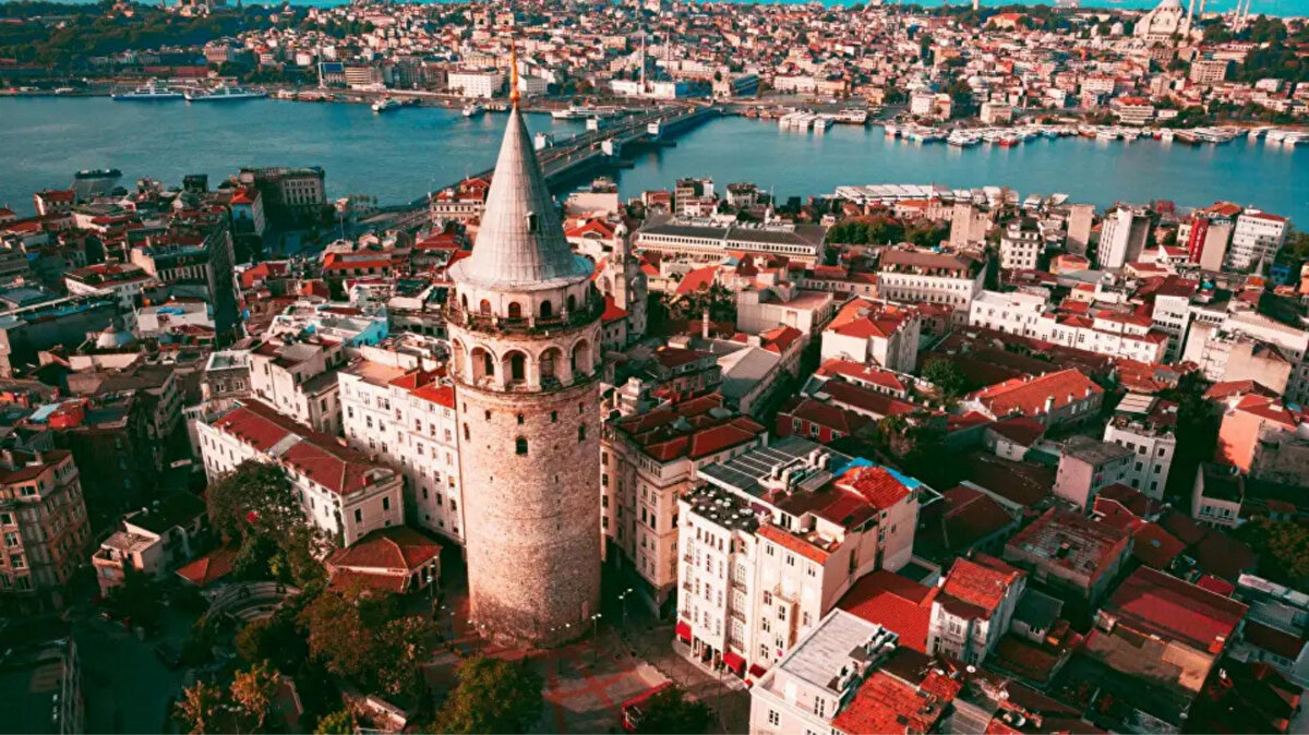 62 Bin Liraya Kadar Aidat Ödemeleri<br>İstanbul’da bazı rezidanslarda ise aidatlar 62 bin liraya kadar çıkabiliyor. Bu, sunulan hizmetlerin genişliği ve sosyal imkanların fazlalığıyla doğrudan ilişkili Günde üç kez çöp toplanması, otopark hizmeti, teknik servis ve temizlik hizmetlerinin verildiği bu tür rezidanslarda aidatlar oldukça yüksek olabiliyor.