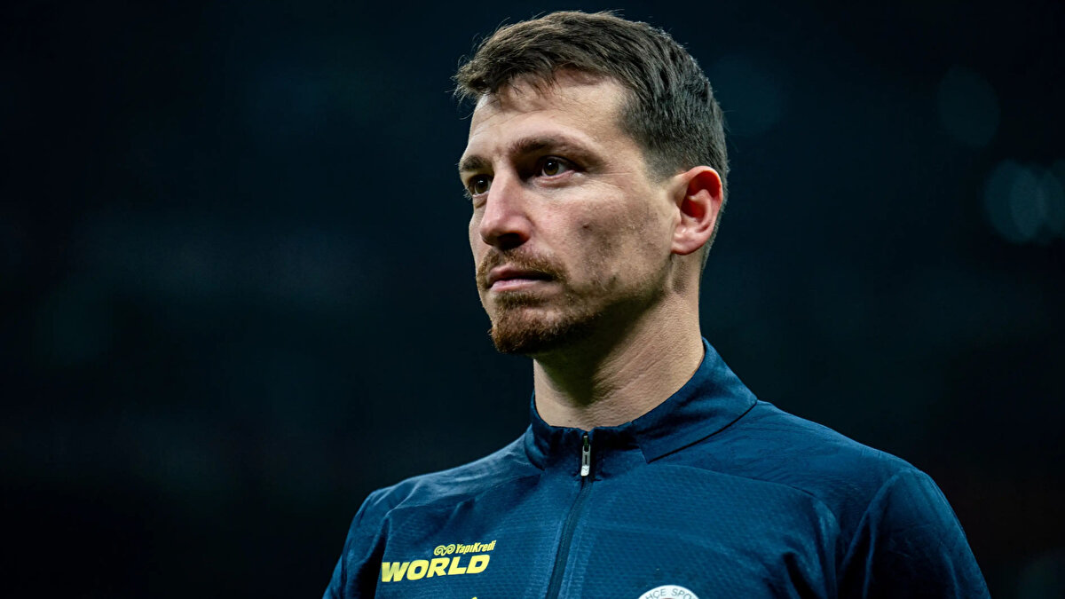 TEK EĞLENCE FENERBAHÇE<br><br>Konuşmanın devamında Dikmen'in, "Neyse artık konu kapanmıştır" dediği Yandaş'ın ise "Evet bitmiştir" şeklinde yanıtladığı görülürken, Dikmen, "Başka eğlence buluruz" ifadesini kullanmış.