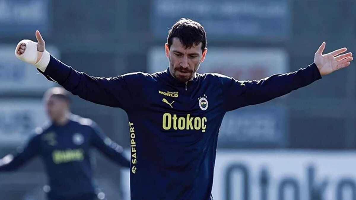 Futbolda bahis ve şike iddialarına yönelik yürütülen soruşturma dosyasına, Fenerbahçe'nin kaptanı Mert Hakan Yandaş'ın, arkadaşı ile olan WhatsApp yazışmaları ortaya çıktı. Sabah'ta yer alan habere göre Mert Hakan'ın mesajları şu şekilde: