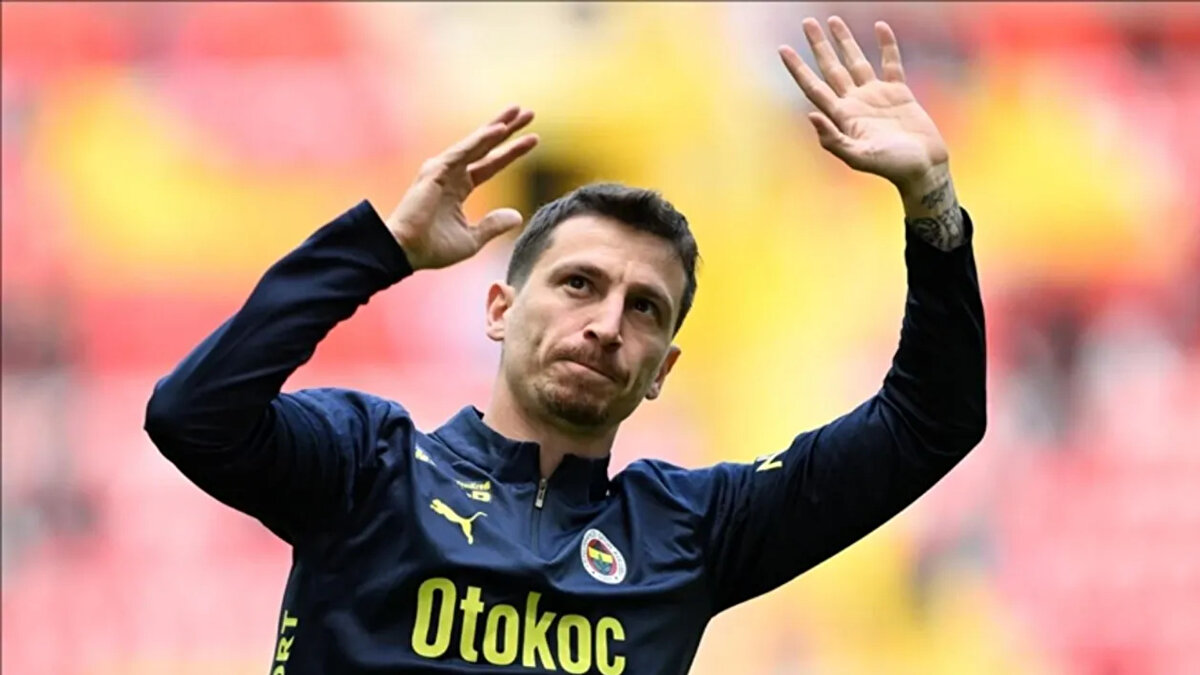 Ardından Yandaş'ın da "Aynen tek eğlence Fenerbahçe" ifadeleriyle Dikmen'e cevap verdiği öne sürüldü.