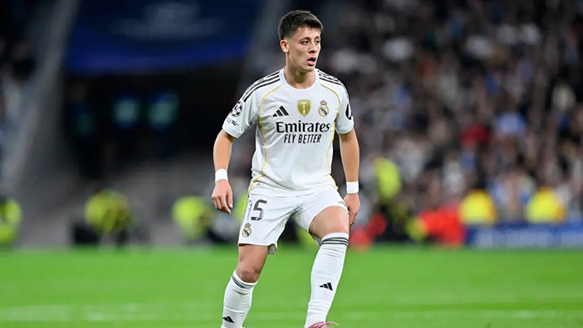 AYRILIK İDDİALARINA YANIT GELDİ<br><br>Alonso, Real'deki geleceğinin tartışma konusu olduğunun hatırlatılması üzerine ise "Geleceğim mi? Bu benimle ilgili değil. ben Real Madrid'in bir sonraki maçına odaklanmış durumdayım, önemli olan bu." ifadelerini kullandı.