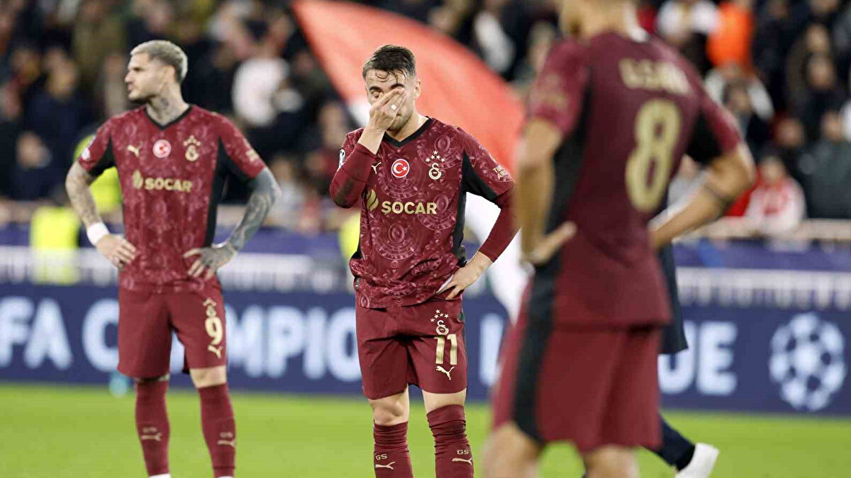 GALATASARAY'IN İLK 24'E KALMA İHTİMALİ BELLİ OLDU<br><br>Ülke Puanı isimli sosyal medya hesabı, Galatasaray'ın önündeki senaryoları 10 bin simülasyon sonucunda hesapladı. İşte ortaya çıkan ihtimaller... <br><br>- Galatasaray'ın 8 hafta sonunda ortalama puanı 10,02<br><br>- En yüksek ihtimalli puan: 9 (%50)<br><br>- Galatasaray’ın 12 puanla ligi bitirme ihtimali: %16<br>