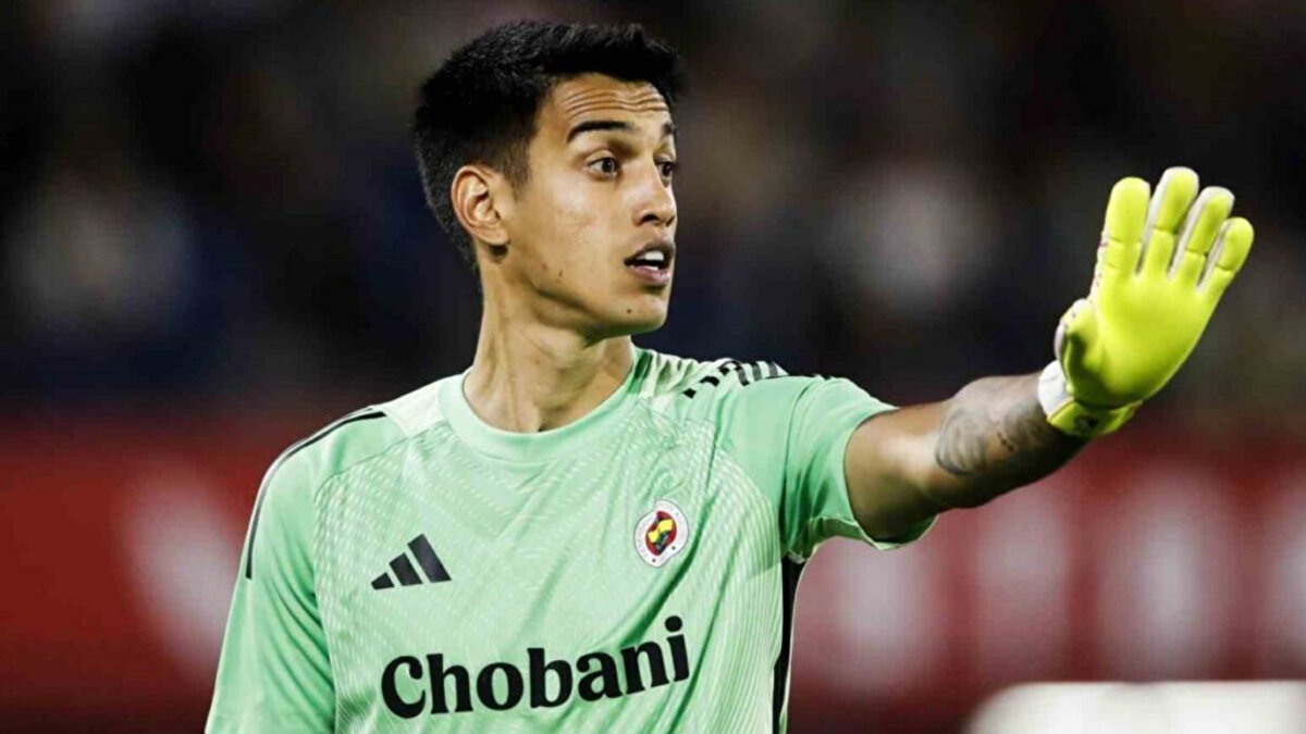 Geçtiğimiz sezon Fenerbahçe'yi çalıştıran teknik direktör Jose Mourinho'nun 21 maçta görev verdiği İrfan Can Kahveci'nin  bu sezon 3. kaleci konumuna düşmesinin ardından veda etmesi gündeme geldi.