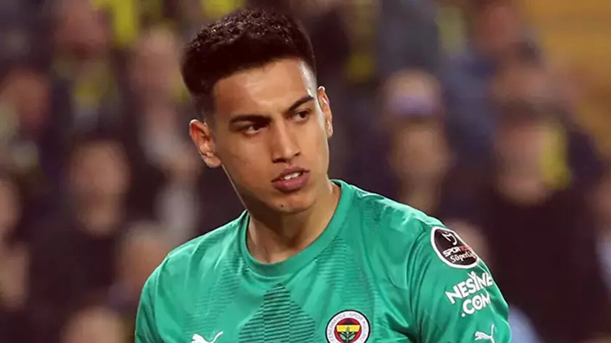 Sabah'ta yer alan habere göre İrfan Can Eğribayat, Polonya'dan bir kulüpten resmi teklif aldı. 1.5 yıllık bir sözleşmesi kalan Eğribayat'ın ocak ayında Fenerbahçe'den ayrılması gündemde.