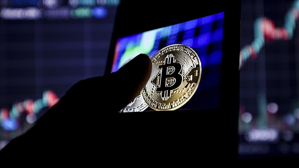 Yaklaşık 350 işletme Bitcoin’i ödeme yöntemi olarak sunuyor. Kent sakinleri İsviçre frangını kullanmaya devam etse de kripto seçenekleri giderek güçleniyor. Belediye ise anaokulu hizmetleri dahil bazı kamu ödemelerinde dahi Bitcoin kabul etmeye başlamış durumda.