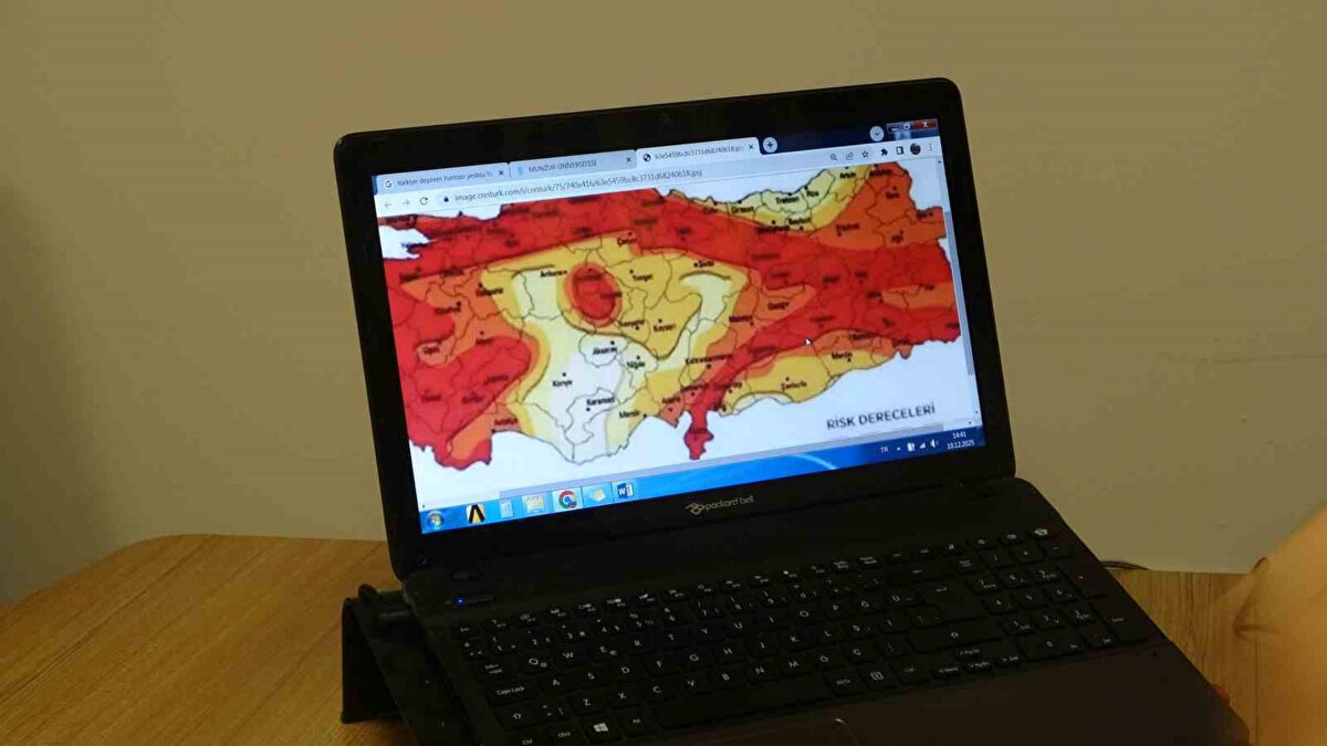 Ovacık ve Nazımiye faylarıyla eşzamanlı kırılma ihtimali<br>Uzman, sadece Yedisu Fayı’nın değil Tunceli çevresindeki Ovacık ve Nazımiye faylarının da benzer bir periyot içinde olduğunu ifade etti. Bu nedenle tek bir faydaki kırılmanın, diğer segmentleri de tetikleme ihtimali bulunduğunu söyledi. Böyle bir senaryonun hem Tunceli hem de bölgenin geneli için ağır sonuçlar doğurabileceğini vurguladı.