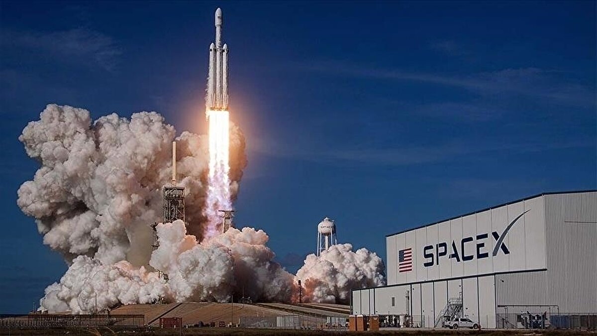 Son dönemde ikinci el hisse satışlarıyla SpaceX’in değerinin 800 milyar dolara ulaştığı öne sürülmüş olsa da Elon Musk bu iddiaları geri çevirmişti. Buna karşın şirket, “dünyanın en değerli özel girişimi’’ unvanı için OpenAI ile zirve yarışını sürdürüyor.