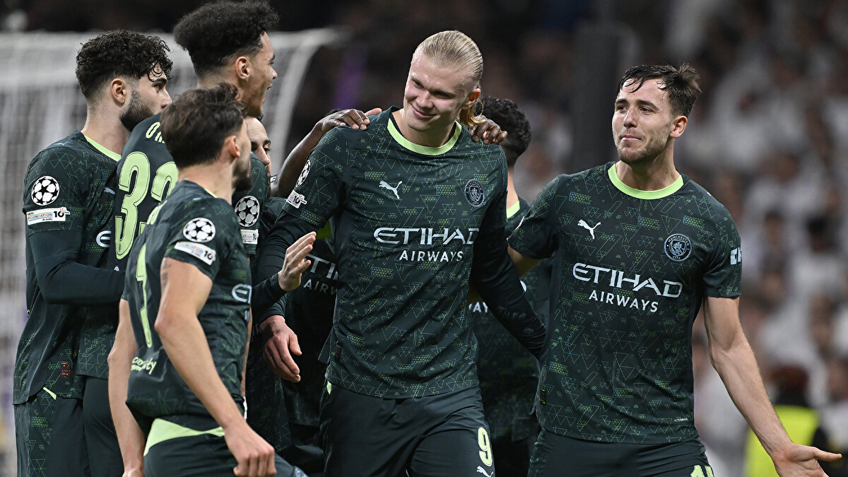 City, 35. dakikada Nico O’Reilly’nin golüyle eşitliği yakaladı. İlk yarının sonunda Manchester City penaltı kazandı. 43. dakikada kullanılan penaltıda topun başına geçen Erling Haaland, skoru 2-1’e taşıdı. İlk yarı 2-1 Manchester City üstünlüğüyle sona erdi.