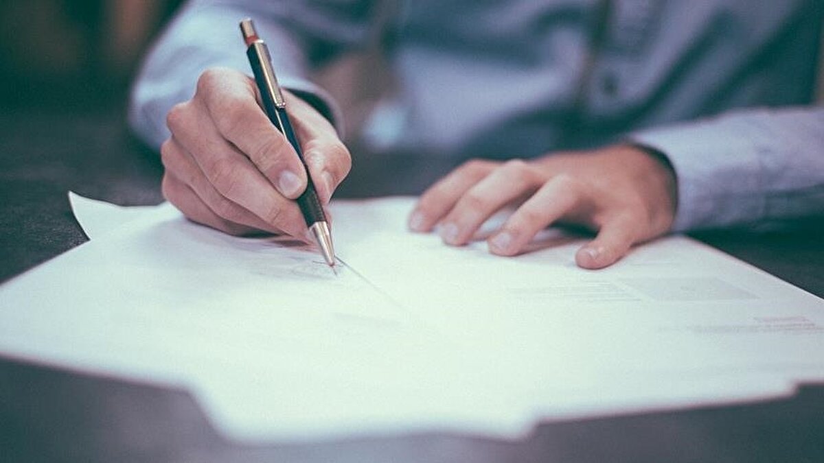 Bu doğrultuda, iş kollarının büyük bölümü 1 Ocak 2026 tarihinden itibaren basit usule tabi olabilecek. Düzenlemenin özellikle küçük işletmelerin yükünü azaltması ve kırsalda ticari faaliyeti kolaylaştırması bekleniyor.