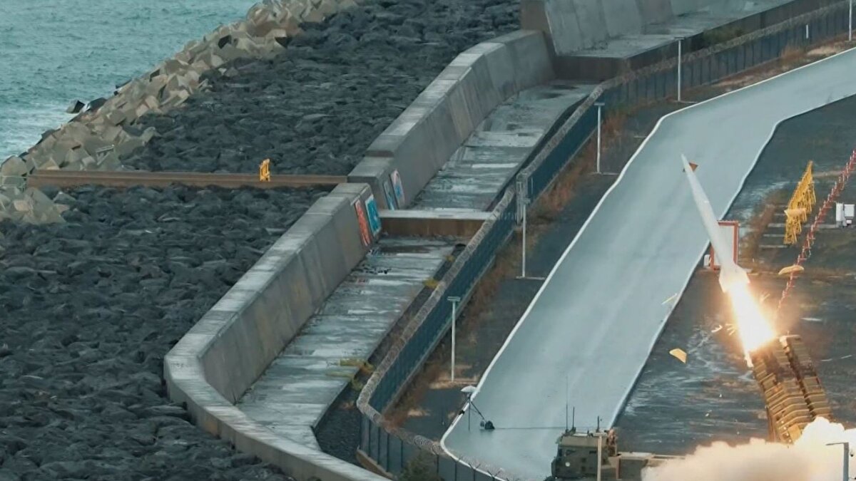 Savunma Sanayii Başkanı Haluk Görgün, sosyal medya hesabı üzerinden yaptığı paylaşımda Tayfun’un ulaştığı kabiliyetin Türkiye’nin caydırıcılık seviyesini ileri taşıdığını söyledi. Görgün, füzenin test atışını “milli mühendisliğin ve uzun soluklu bir emeğin somut karşılığı” olarak tanımladı. Türkiye’nin savunmada çok katmanlı yerli sistemlere yönelmesinin stratejik önemine dikkat çekti.