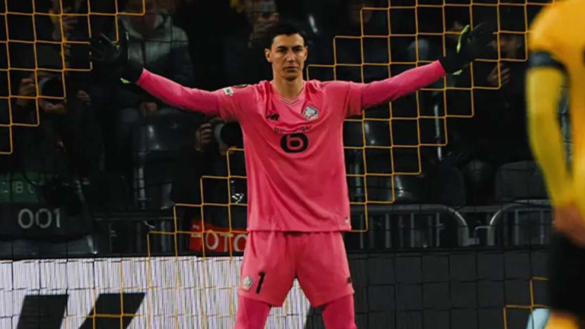 AVRUPA LİGİ'NDE TARİHE GEÇTİ<br><br>Lille forması giyen Berke Özer, bir Avrupa Ligi sezonunda üç penaltı kurtaran ilk kaleci oldu.