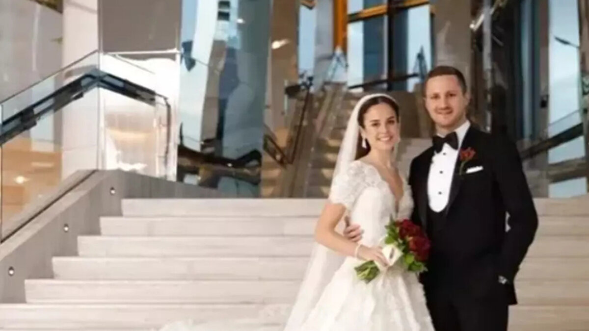 Talep edilen nafaka ve tazminat<br>Revna Sarıgül’ün mahkemeye sunduğu dilekçede, iki çocuk için aylık 1 milyon 800 bin TL, kendisi için ise 1,5 milyon TL nafaka talep edildi. Böylece aylık nafaka miktarı toplamda 3 milyon 300 bin TL olarak kayda geçti. Bunun yanı sıra davada 1,5 milyar TL tutarında manevi ve maddi tazminat istendi.