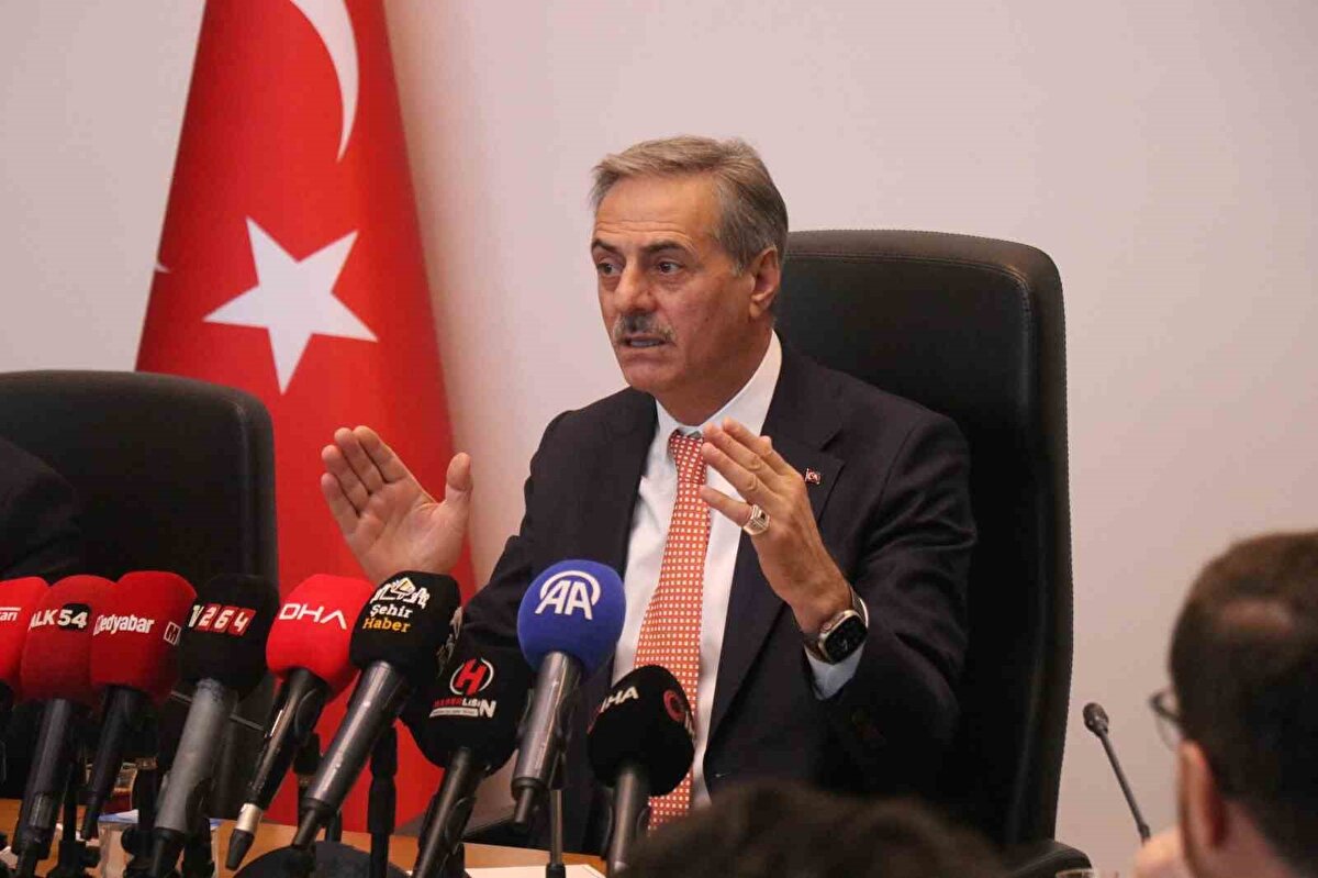 Sit alanında imar barışı kapsamına alınan yapılarla ilgili suç duyurusunda bulunduğunu belirten Başkan Alemdar, şu ifadeleri kullandı:<br><br>“Milletin yarınları için gölün çevresinde tek bir kaç kaçak yapı bırakmayacağız. Hepimizin muhtaç olduğu bir su kaynağının hoyratça kullanılmasına izin vermek ihanet olur. Bu gölü korumak hem bizim hem de gelecek nesillerin sorumluluğudur.”