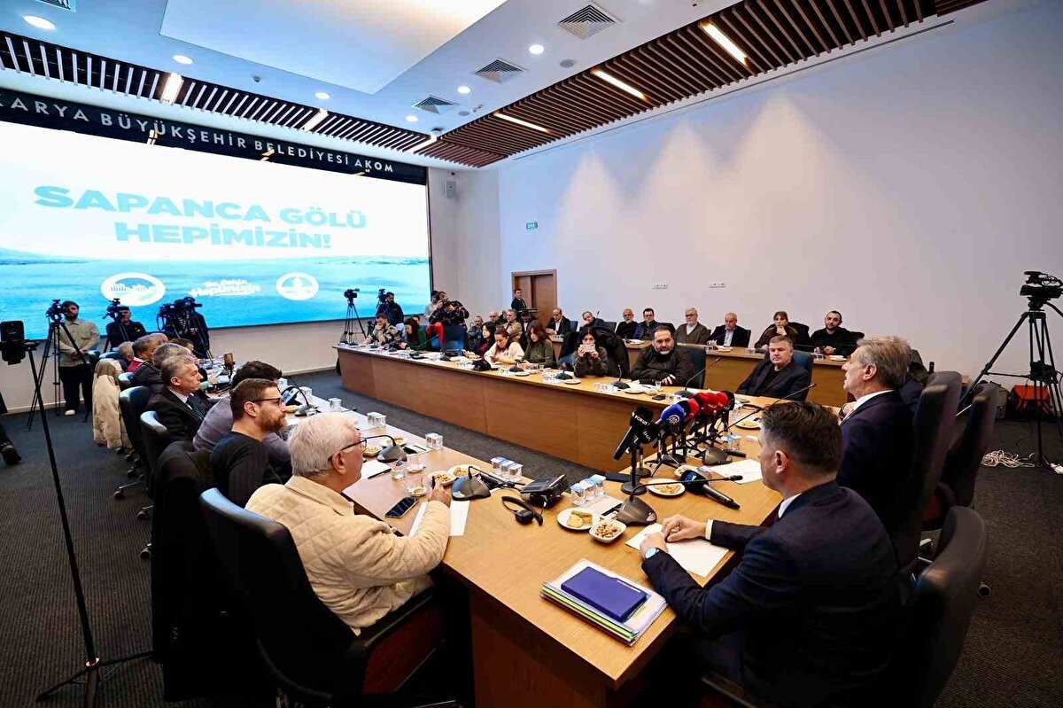 Büyükşehir ekiplerinin bölgede işgal edilen kıyıları temizleme, kaçak yolları kapatma ve ekolojik dengeyi yeniden güçlendirme çalışmalarını sürdürdüğü belirtildi.