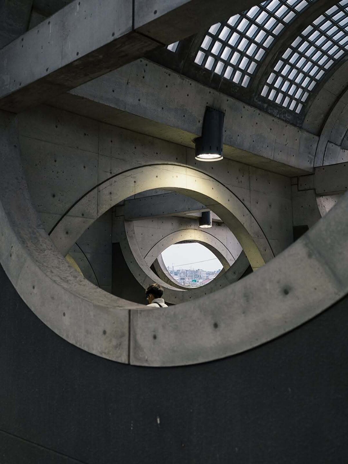 İlk olarak 1896 yılında açılan istasyon, zaman içinde yenilenerek günümüzdeki halini almış. En kapsamlı yenileme 2000’li yıllarda gerçekleştirilmiş ve bu süreçte yapıya hem işlevsellik hem de estetik değerler kazandırılmış.