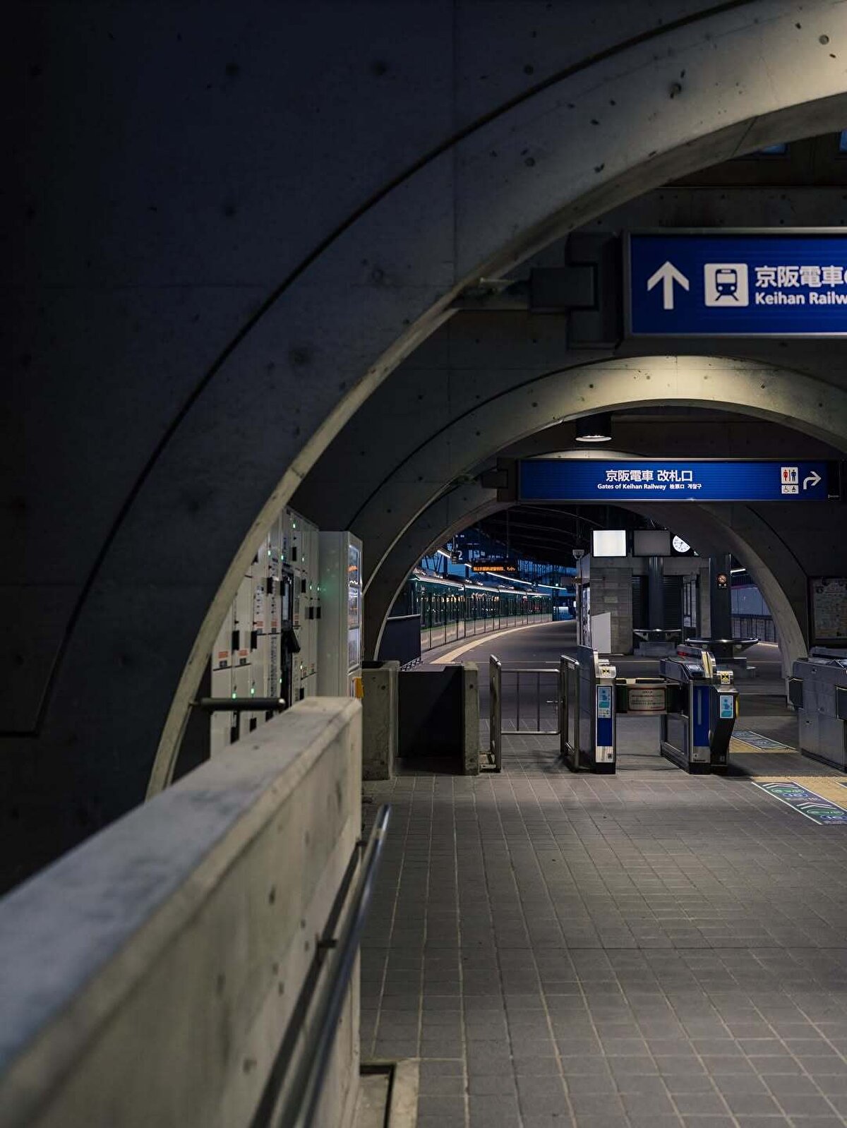 Bu yönüyle Uji İstasyonu, yalnızca bir ulaşım noktası değil; aynı zamanda Uji’nin kültürel atmosferine açılan ilk kapı gibi.