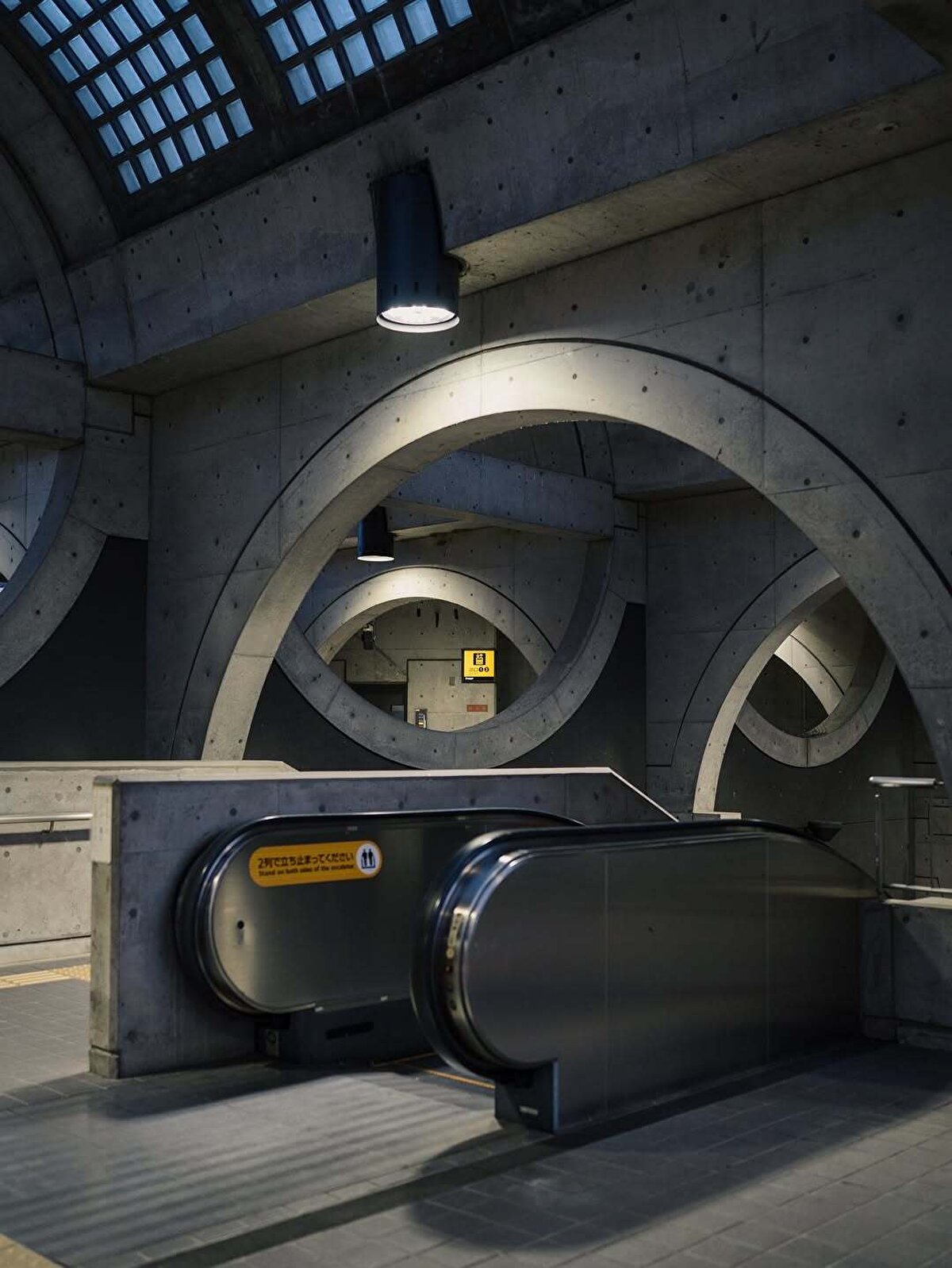 Özellikle Kyoto’daki tarihi bölgelere geçiş noktası olan Uji’de, istasyonun bu uyumlu duruşu oldukça anlamlı.