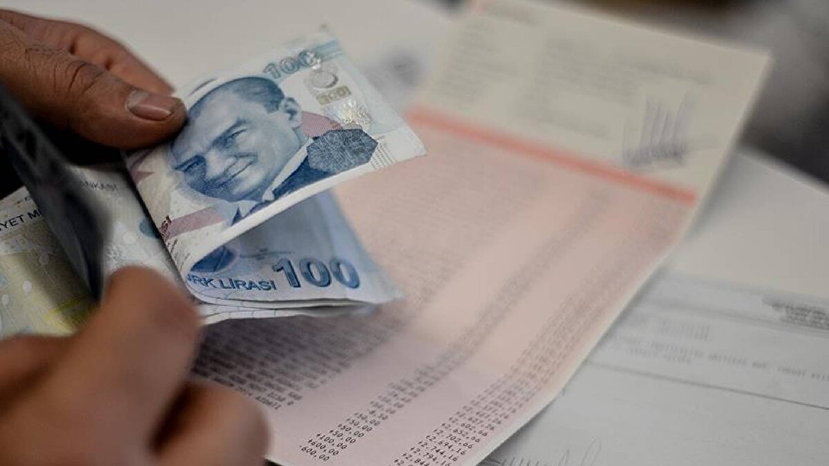 Milyonlarca işçiyi ilgilendiren yeni asgari ücret belirleme süreci resmen başladı. Asgari Ücret Tespit Komisyonu, işçi, işveren ve hükümet temsilcilerinden oluşan yapısıyla bugün ilk toplantısını gerçekleştirecek.