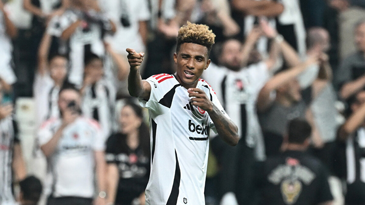 Gedson fernandes yeniden Süper Lig gündeminde<br><br>Sezon başında Beşiktaş’tan Spartak Moskova’ya transfer olan Gedson Fernandes’in yeniden Süper Lig’e dönebileceği iddia edildi. Galatasaray ile anılan Portekizli yıldız, transfer gündeminin en çok konuşulan isimleri arasında yer aldı.