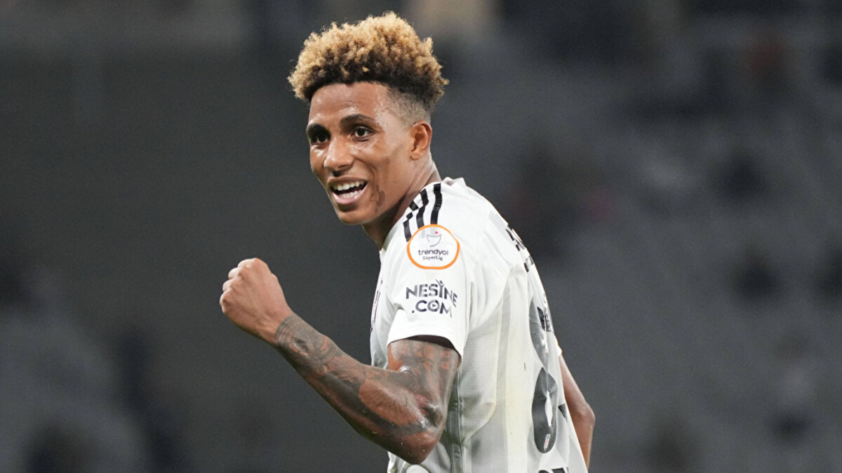 Gedson’un sezon performansı<br><br>Gedson Fernandes, Spartak Moskova formasıyla bu sezon 19 maçta 5 gol ve 3 asist üreterek dikkat çeken bir performans sergiledi. Başarılı futbolcunun bu istatistikleri, yüksek bonservis beklentisinin temel gerekçeleri arasında gösteriliyor.