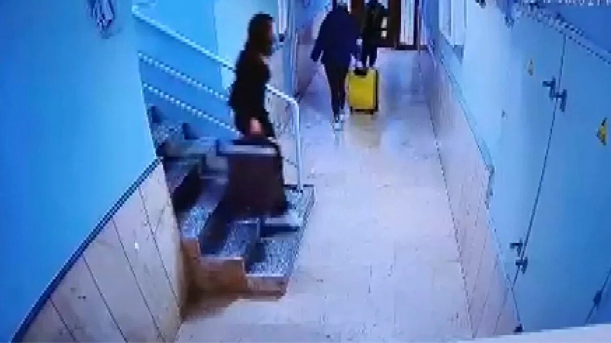 Valizlerle yakalandılar<br><br>İstanbul ve Yalova emniyet birimlerinin koordinasyonuyla 9 Aralık akşamı Büyükçekmece’de belirlenen bir adrese operasyon düzenlendi. Operasyonda Tuğyan Ülkem Gülter ve Sultan Nur Ulu, yanlarında valizlerle birlikte gözaltına alındı. Şüphelilerin yurt dışına çıkmayı planladıkları öne sürüldü.