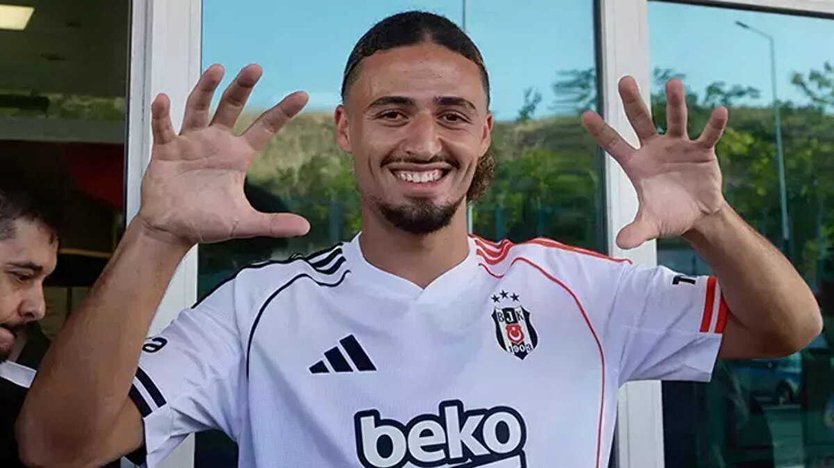 Taylan bulut iddiaları gündeme geldi<br><br>Beşiktaş’ın sezon başında Schalke’den transfer ettiği Taylan Bulut hakkında, takımdan ayrılmak istediğine yönelik iddialar gündeme geldi. Genç futbolcunun forma şansı bulamaması nedeniyle mutsuz olduğu öne sürüldü.