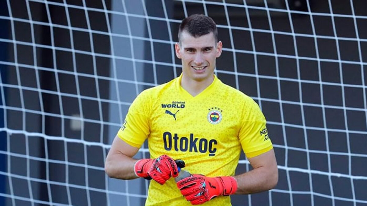 Öte yandan haberde Livakovic'in Dinamo Zagreb'le anlaşmasının kulüp başkanı Zvonimir Boban, teknik direktör Mario Kovacevic ve Hırvatistan Milli Takımı Teknik Direktörü Zlatko Dalic'i fazlasıyla memnun ettiğinden bahsedildi.