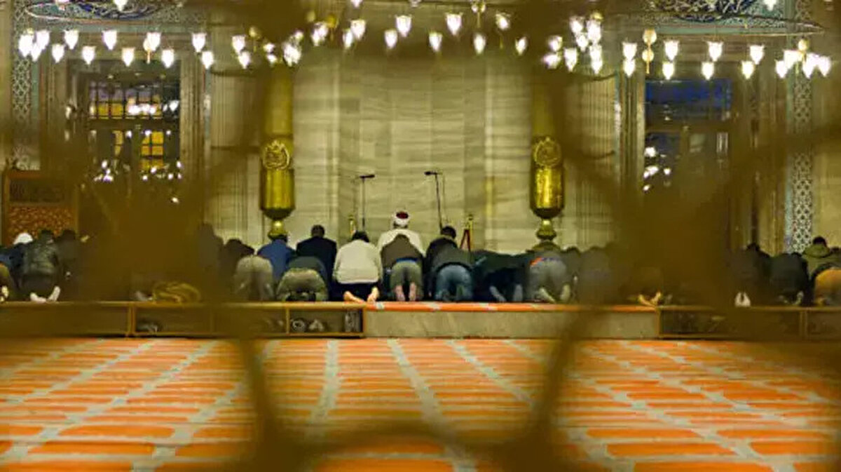 Hutbede; insanın yaratılış gayesi, nereden gelip nereye gittiği ve dünya hayatındaki imtihanı ele alınıyor. İnsanın dünyayı ahiretin tarlası olarak görmesi gerektiğine vurgu yapılırken; iyilik, merhamet ve güzel ahlakın önemine dikkat çekiliyor. Ayrıca hutbede; Yunus Emre, Mevlana ve Hacı Bektaş-ı Veli gibi gönül erlerinin yolundan gidilmesi tavsiye ediliyor.