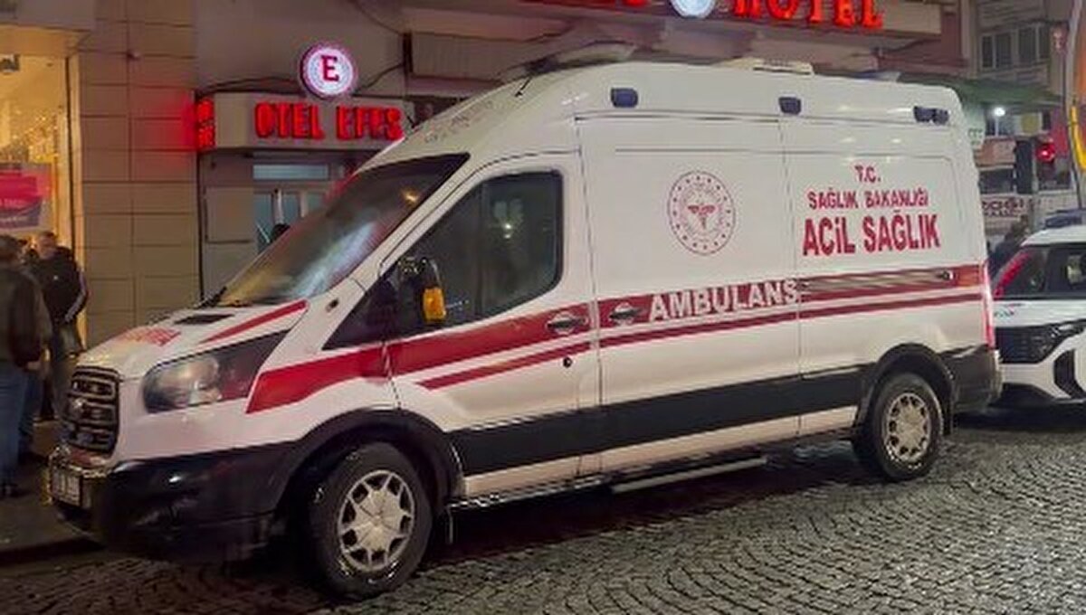 Rize’de dün akşam saatlerinde üzücü bir olay yaşandı. Kızının düğününe katılmak üzere memleketine gelen 60 yaşındaki Servet Tüfekçi, konakladığı otel odasında ölü bulundu.