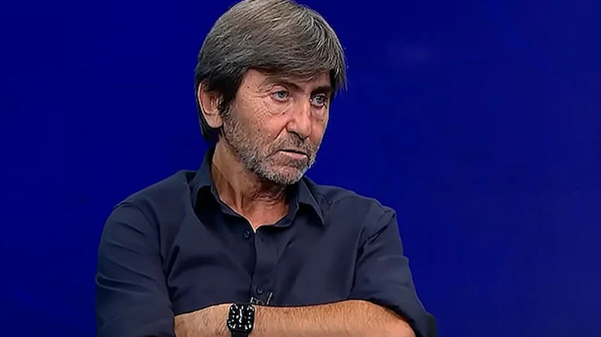 “Doğrulardan saptığınızda cezası olur”<br><br>Dilmen, Fred’in bazı maçlarda erken oyundan alınmasını eleştirerek, “İyi oynadığı dakikalarda oyundan çıkardı. Doğrulardan saptığınız zaman cezayı yersiniz.” ifadelerini kullandı.