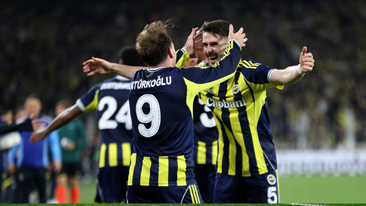 Asensio ve Talisca yorumu<br><br>Rıdvan Dilmen, hücum hattındaki tercihlere de değinerek Asensio’nun temposunu artırması gerektiğini söyledi. Orta saha için ideal üçlüsünü İsmail–Fred–Talisca olarak tanımlayan Dilmen, Asensio’nun farklı bölgelerde kullanılabileceğini ancak maçlara daha fazla damga vurması gerektiğini dile getirdi.