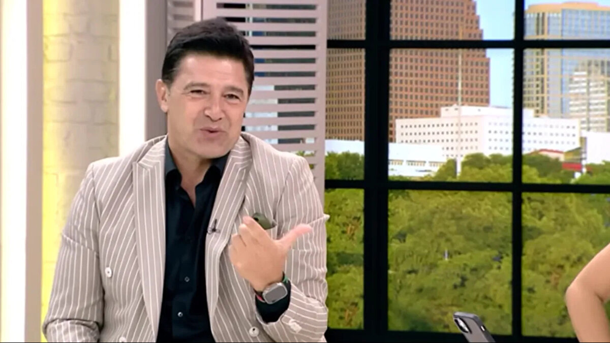 HAKAN URAL NEDEN YOK? AYRILDI MI?<br><br>Programın sıkı takipçilerinin merakla beklediği soru yanıt buldu. Hakan Ural, programa veda etmediğini, yaşadığı bir sağlık sorunu nedeniyle ekranlardan kısa bir süre uzak kaldığını duyurdu. Ciddi bir salgın olduğuna dikkat çeken Ural, Covid olduğunu açıkladı.