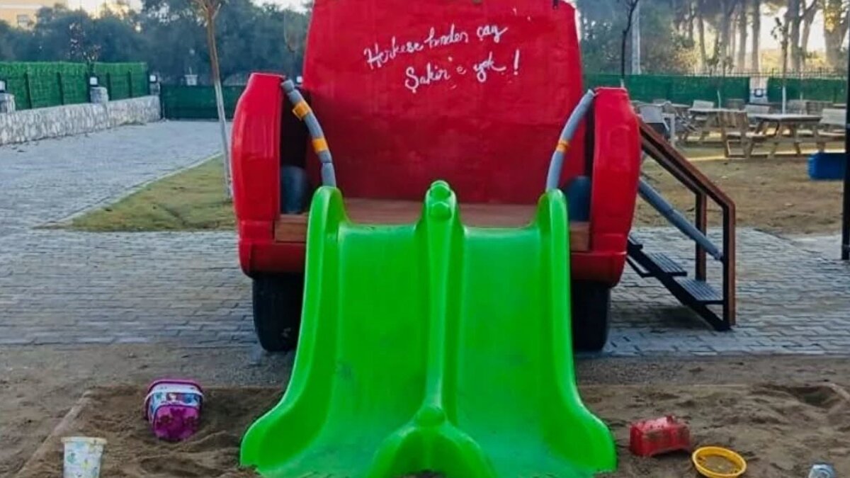 Vatandaşlardan olumlu geri dönüş<br><br>Proje, ilçe sakinleri tarafından çevresel duyarlılık ve sosyal kullanım açısından takdir topladı. Minibüs, hem çocuklara eğlenceli bir alan sunarken hem de Yeşilçam kültürüne gönderme yapan nostaljik bir köşe olarak değerlendiriliyor.