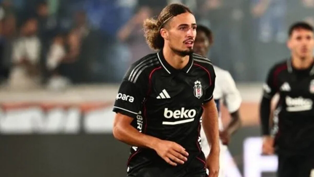 PERFORMANSI<br><br>Bu sezon Beşiktaş'ta 186 dakika forma giyen 19 yaşındaki sağ bek, gol veya asist katkısında bulunmadı.