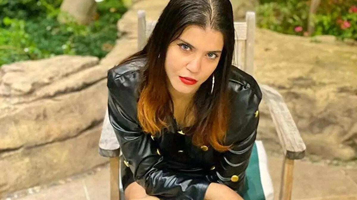 Türkü tercihi dikkat çekti<br>Civelek’in yılbaşı gecesinde, Edirne’nin Keşan yöresine ait olan “Kızılcıklar Oldu Mu?” adlı türküyü seslendireceği aktarıldı. Seçilen eserin, hem diziyle kurduğu sembolik bağ hem de geleneksel yapısıyla programın ruhuna uyum sağlaması bekleniyor.