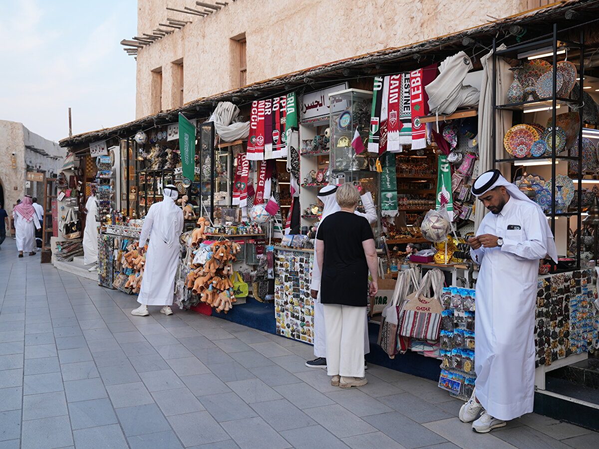 Çarşı bugün giyim, el sanatları, el yapımı ürünler, kokular, baharatlar, müzik aletleri, süs eşyaları ve mücevherlere kadar geniş ürün yelpazesiyle ziyaretçilerine hizmet veriyor.<br>
