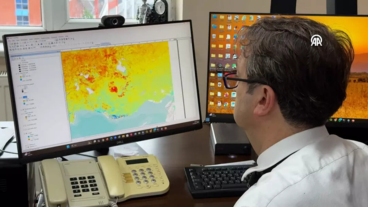 Türkiye’de yer hareketleri uydu verileriyle izlenmeye devam ediyor. Avrupa Uzay Ajansı’nın Sentinel-1 uydularından sağlanan verilerin işlenmesiyle, Konya ve Bursa ovalarında hem düşey hem yatay deformasyonlar tespit edildi. Analizler, Zonguldak Bülent Ecevit Üniversitesi Mühendislik Fakültesi Harita Mühendisliği Bölümü’nden Prof. Dr. Şenol Hakan Kutoğlu tarafından değerlendirildi.