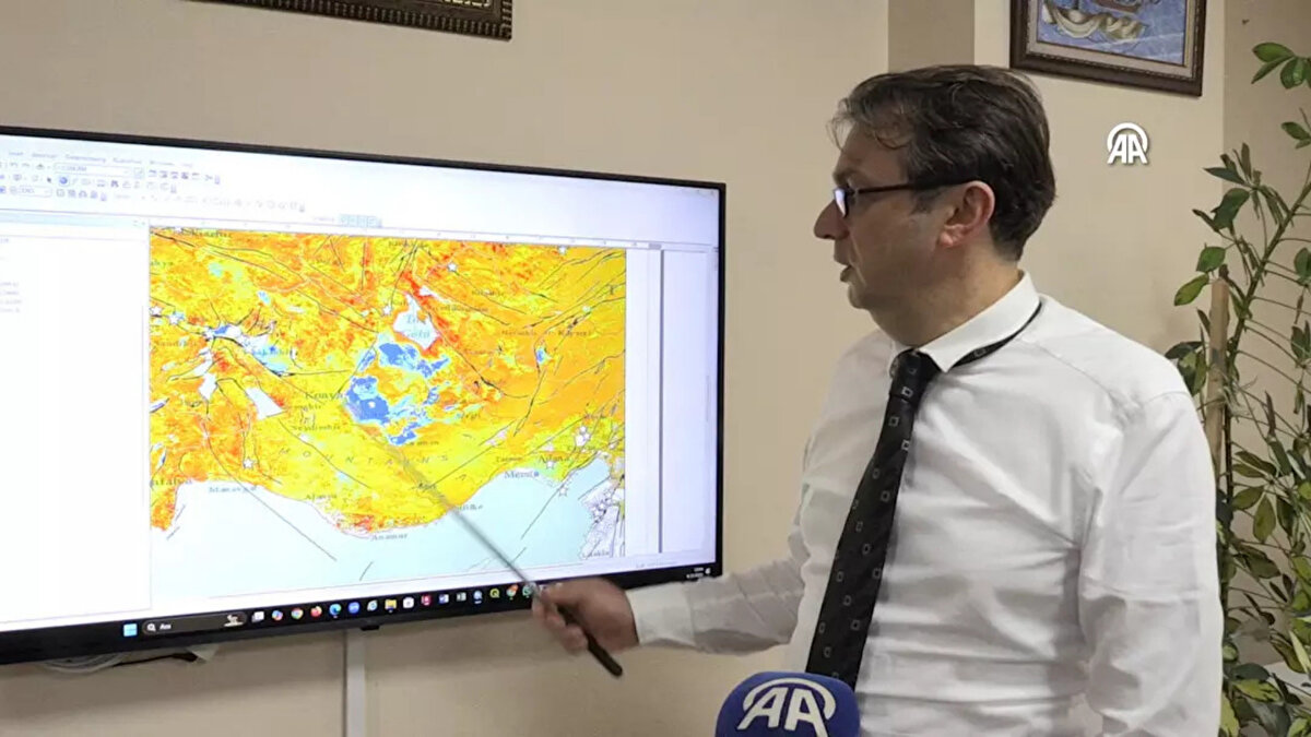 Bursa Ovası ve Uludağ’daki bulgular<br>Benzer analizler Bursa Ovası’nda da yapıldı. Sonuçlar, ovada yılda yaklaşık 6 santimetreye varan düşey hareketlerin yaşandığını ortaya koydu. Bu hareketlerin hem yeraltı suyu çekilmesiyle hem de bölgedeki fay yapılarıyla ilişkili olabileceği belirtildi. Ayrıca Uludağ’ın yılda ortalama 2 santimetre yükseldiği tespit edildi; bu eğilimin sürmesi halinde yüzyıl içinde birkaç metrelik bir yükselme olasılığına işaret edildi.