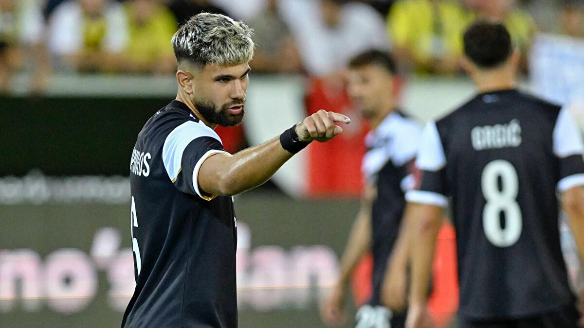 Bonservis Pazarlığı Başlayacak <br><br>Lugano formasıyla istikrarlı bir görüntü çizen savunma oyuncusunun kulübüyle olan mukavelesi 2027 yılına kadar devam ediyor. Beşiktaşlı kurmayların, mali şartları araştırdığı ve ocak ayında İsviçre temsilcisinin kapısını çalabileceği kaydedildi.