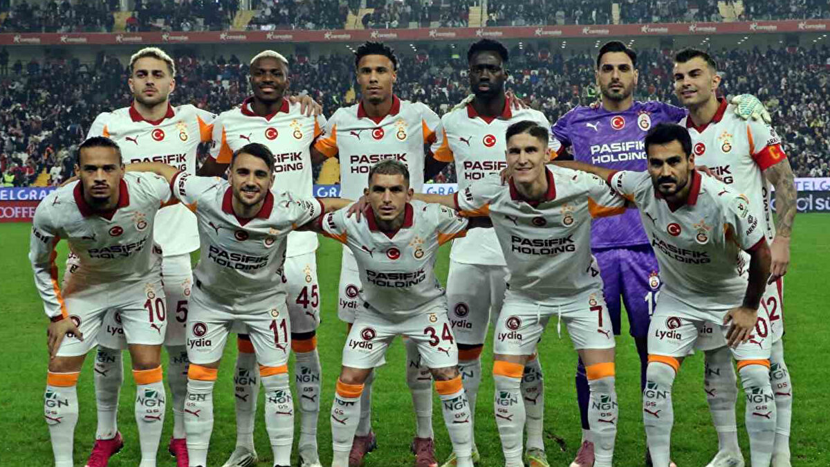 Trendyol Süper Lig'in 9. haftasında oynanan Antalyaspor - Galatasaray karşılaşmasının devre arasında değerlendirmelerde bulunan ünlü spor yorumcusu Erman Toroğlu, sert eleştirilerde bulundu.