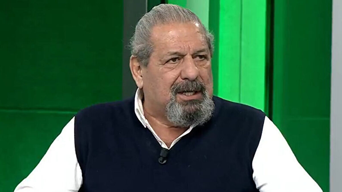 "Osimhen Sakatlansa Günah Değil mi?"<br><br>Zeminle ilgili yetkililere seslenen Erman Toroğlu, "Antalya'da sahaya çıkıyorlar. Abi o zeminde futbol oynamak cambazlık işi. Ben dikkat ediyorum Galatasaraylı futbolculara, sakatlanmamaya dikkat ediyorlar. Haklılar çocuklar. Bu rezillik abi, bunlara izin vermemek lazım. Zemin çok kötü. Allah muhafaza, şimdi Osimhen falan sakatlansa, günah değil mi o kadar paraya?" dedi.