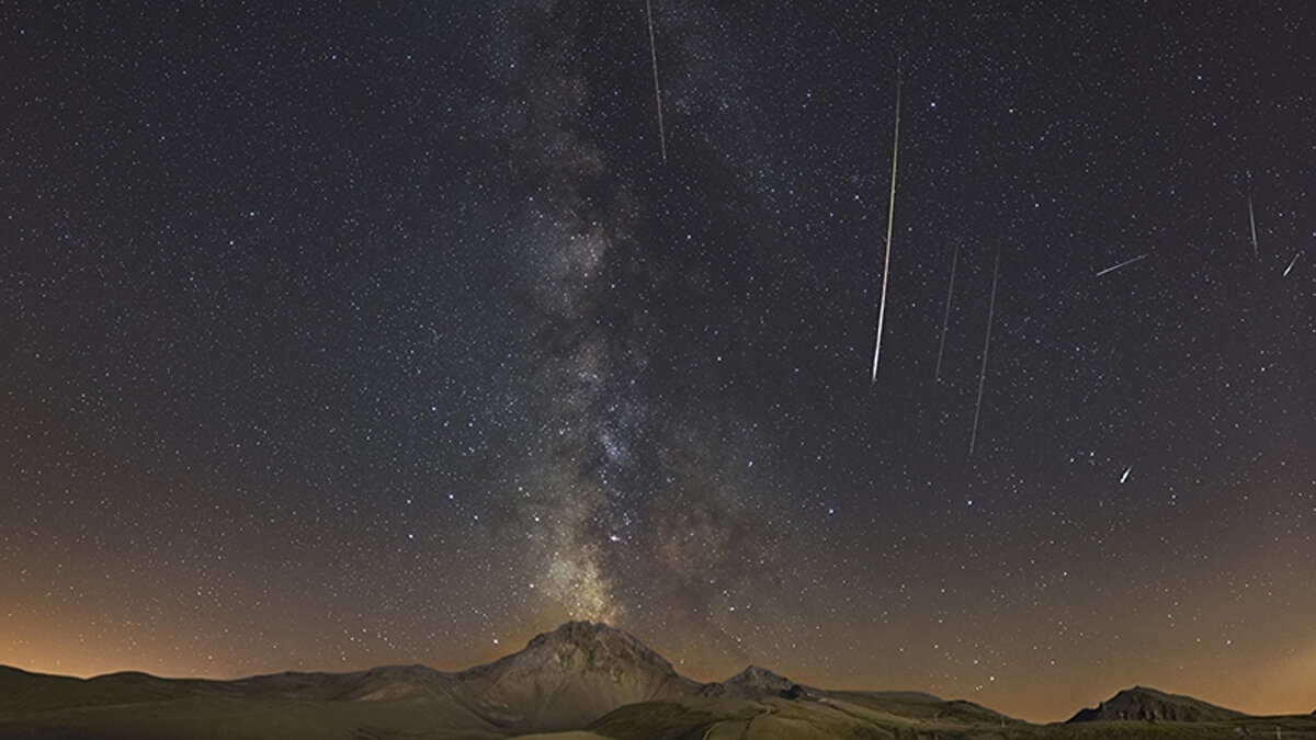İstanbul: Şile, Ağva, Kilyos gibi şehrin kuzey kesimleri ve ışık kirliliğinin az olduğu yüksek tepeler izleme için uygundur.