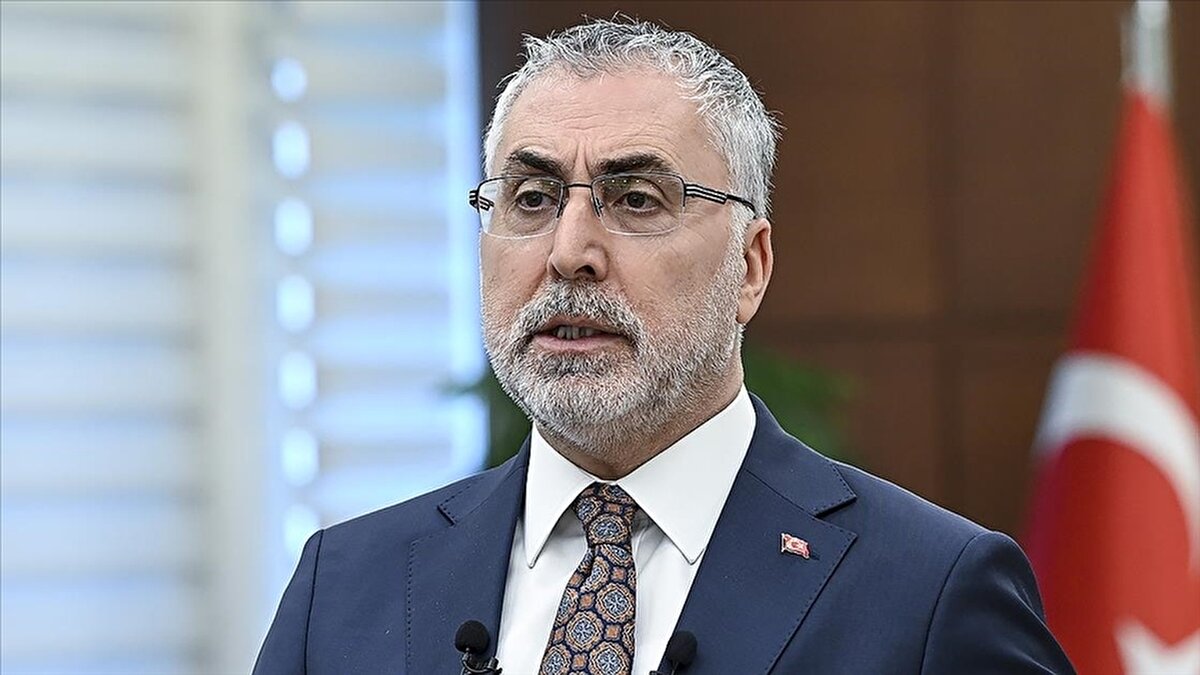 Asgari ücret görüşmeleri başladı. İlk toplantının ardından ikinci buluşmanın 18 Aralık’ta yapılması kararlaştırılırken, masada yer almayan TÜRK-İŞ’in yaklaşımı sürecin en çok konuşulan başlığı oldu. Türkiye’de milyonlarca çalışanın gelirini belirleyecek asgari ücret zammı için sendika, taleplerini doğrudan Bakan Işıkhan’a iletti.