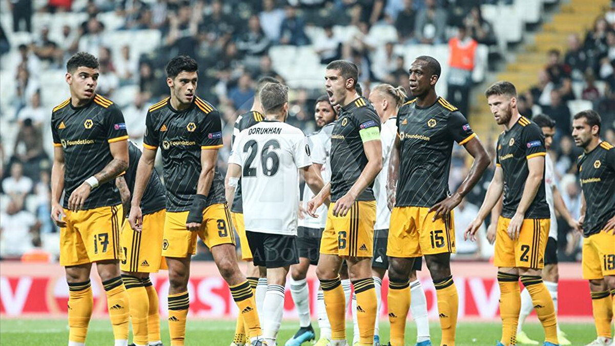 Kadrolarını güçlendirmek isteyen Galatasaray, Fenerbahçe, Beşiktaş ve Trabzonspor'un İngiliz ekibindeki bu "indirim günlerini" yakından takibe aldığı ifade edildi.